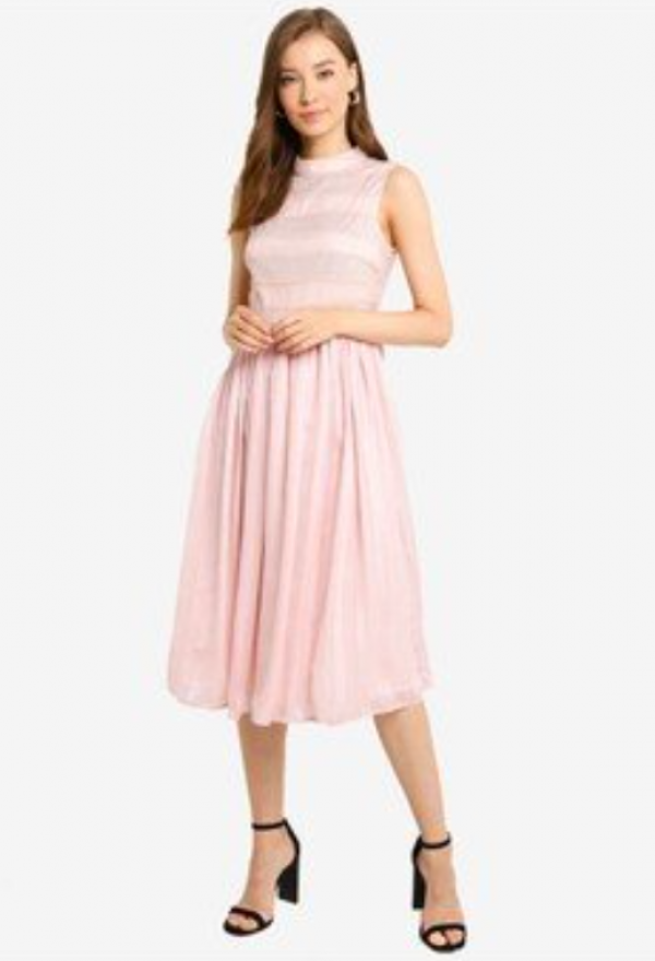 Gaun bridesmaid dengan rok midi